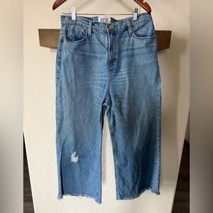 BDG|Super wide leg denim jeans,distressed with raw hem,Urban Outfitters••Size 31